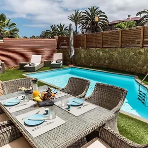 Paradise House: Piscina Privada, Playa 100m Villa
